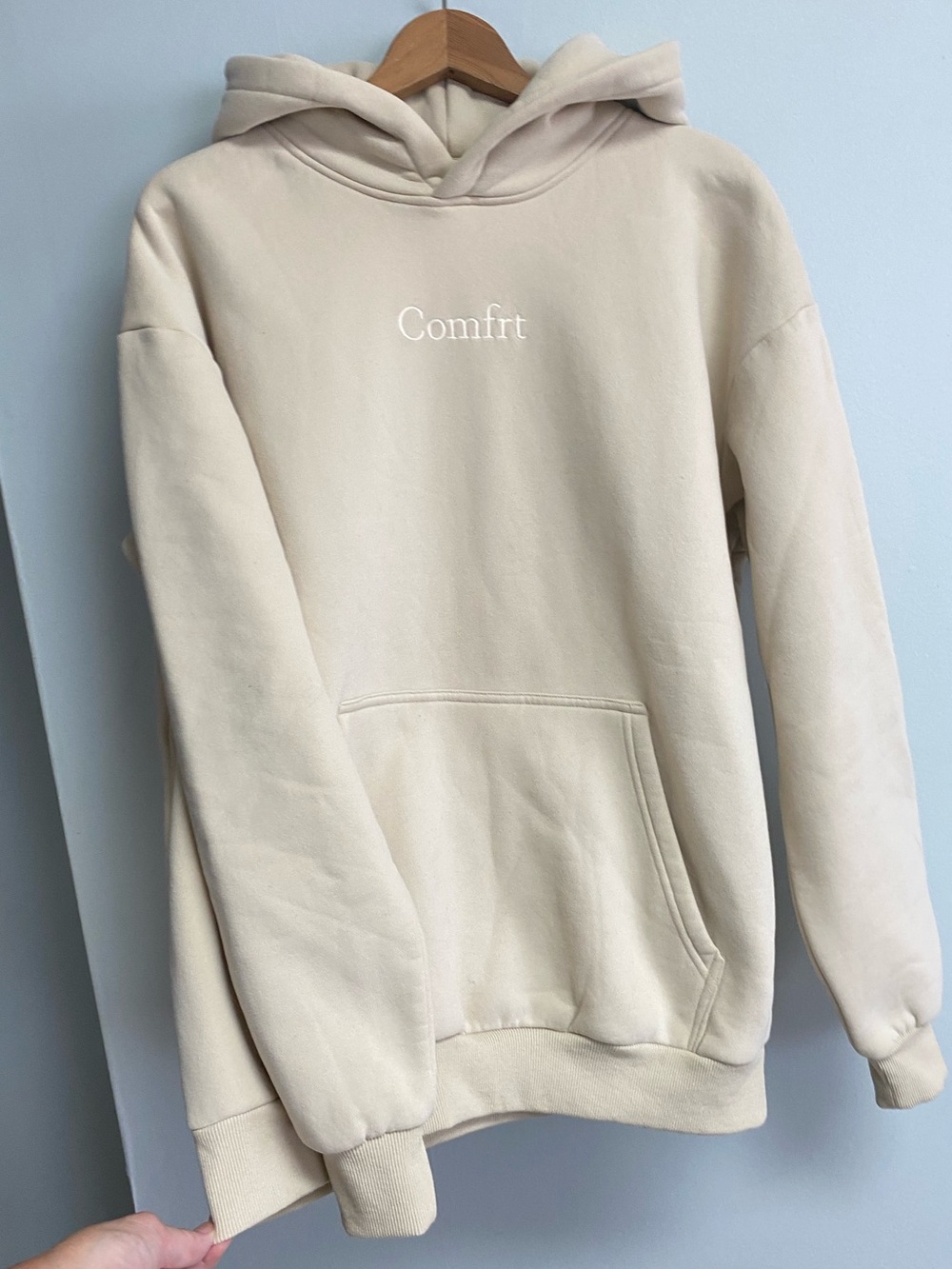 LIKE NEW COMFRT HOODIE - LARGE - Picture 2 of 8